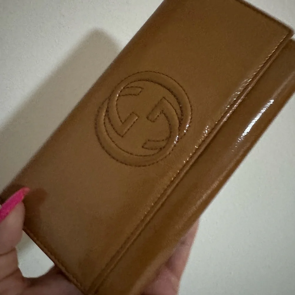 Gucci Soho patent leather wallet